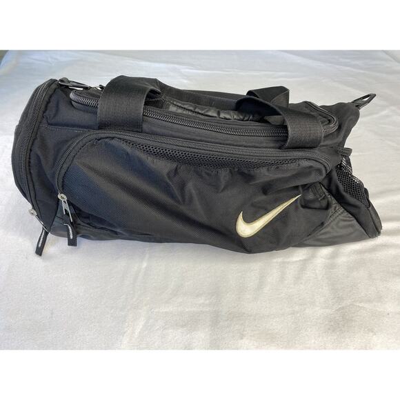 Nike Duffle Bag 20x11x9 Black with white swoosh, Small Bag, Shoe Pocket Big Zip - Picture 1 of 8